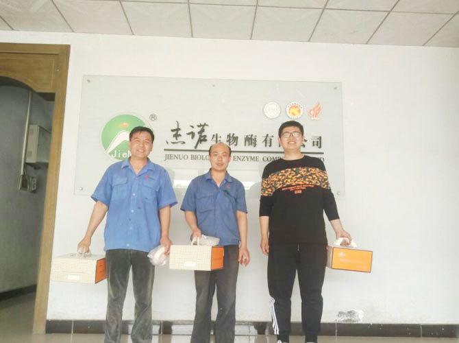 公司為每一位員工定制一款專(zhuān)屬母親節的紀念蛋糕