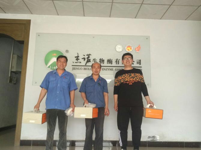 公司為每一位員工定制一款專(zhuān)屬母親節的紀念蛋糕