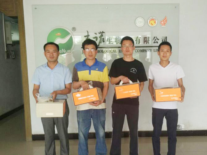 公司為每一位員工定制一款專(zhuān)屬母親節的紀念蛋糕